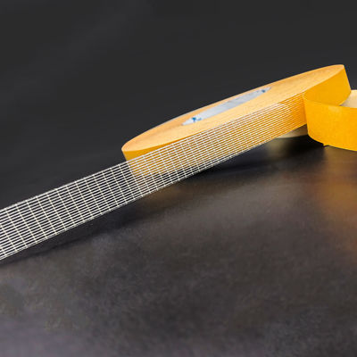 เทปไฟเบอร์กลาสสองหน้า หนา 220 ไมครอน แรงดึง 45 ปอนด์/นิ้ว และพลังยึดเกาะ ≥24 ชั่วโมง สำหรับใช้งานในอุตสาหกรรม